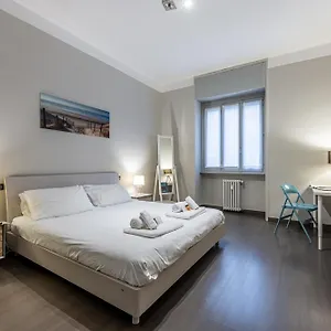Sant' Ambrogio Flat Daire